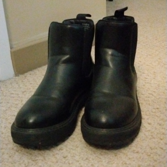 Fall boots - Picture 3 of 3